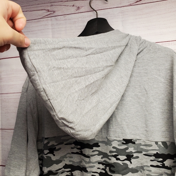 Big Boy/Teen Revolution Grey Camo Hooded T-Shirt NWT - Picture 4 of 7